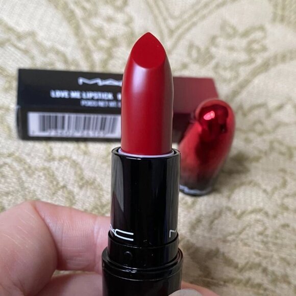 New In Box MAC love me lipstick in shade 423 E For EFFORTLESS Full Size - Picture 1 of 3